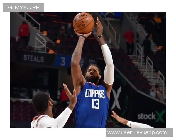 双塔组合表现出色小莫布里与阿伦半场联手贡献15分8篮板助力球队 双塔组合表现出色小莫布里与阿伦半场联手贡献15分8篮板助力球队